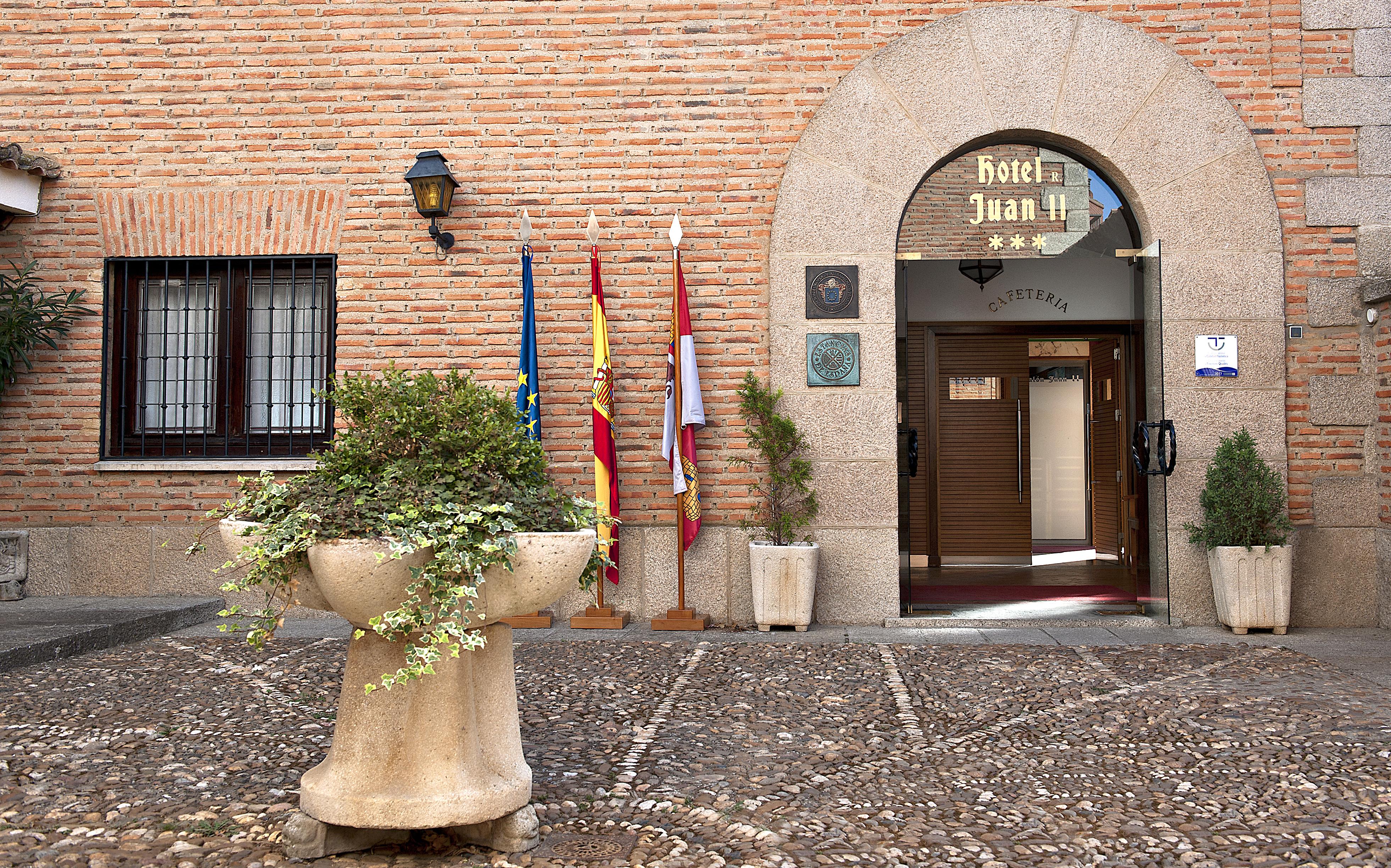 Hospedium Hotel Juan II Toro Exterior photo
